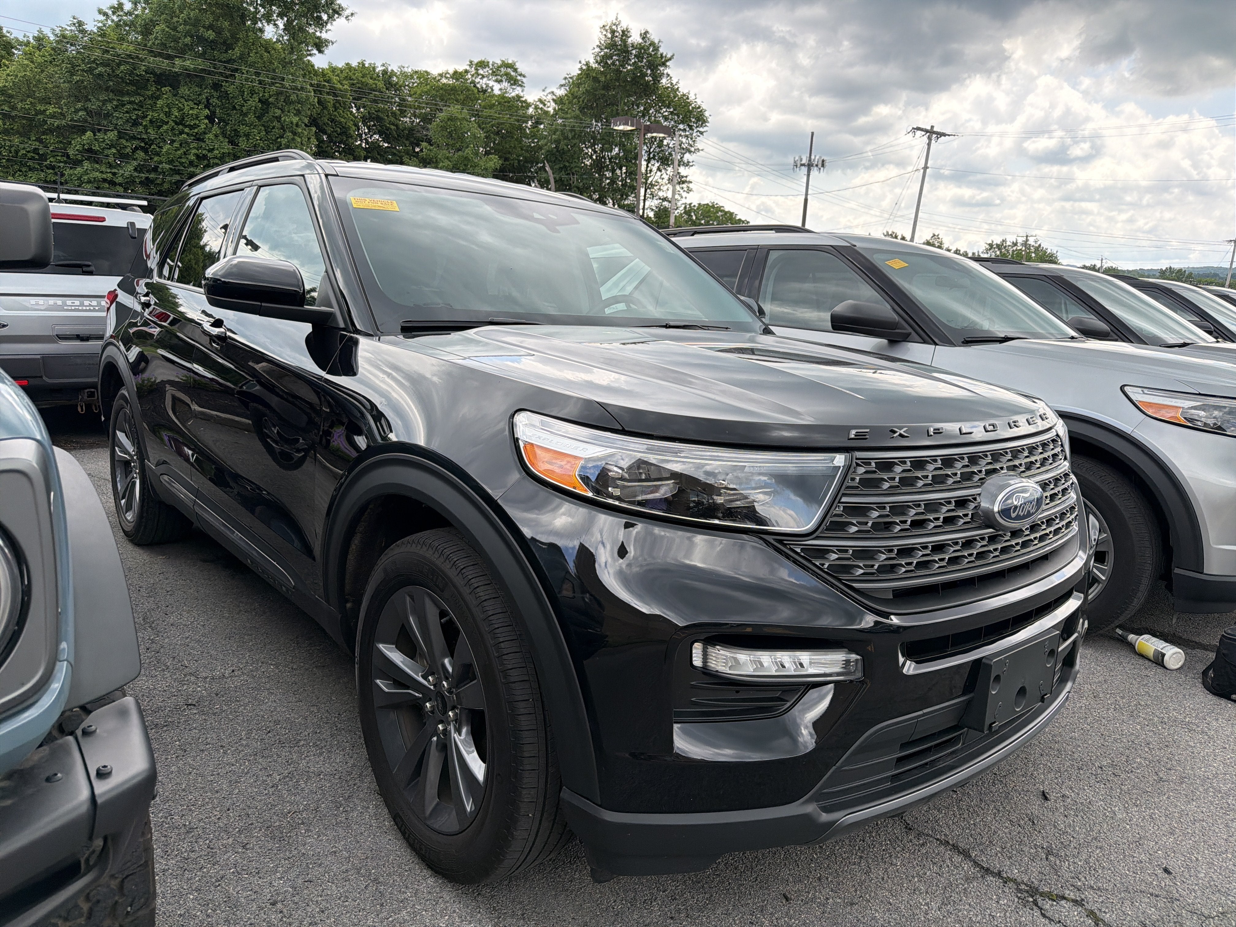 2023 Ford Explorer — side profile view