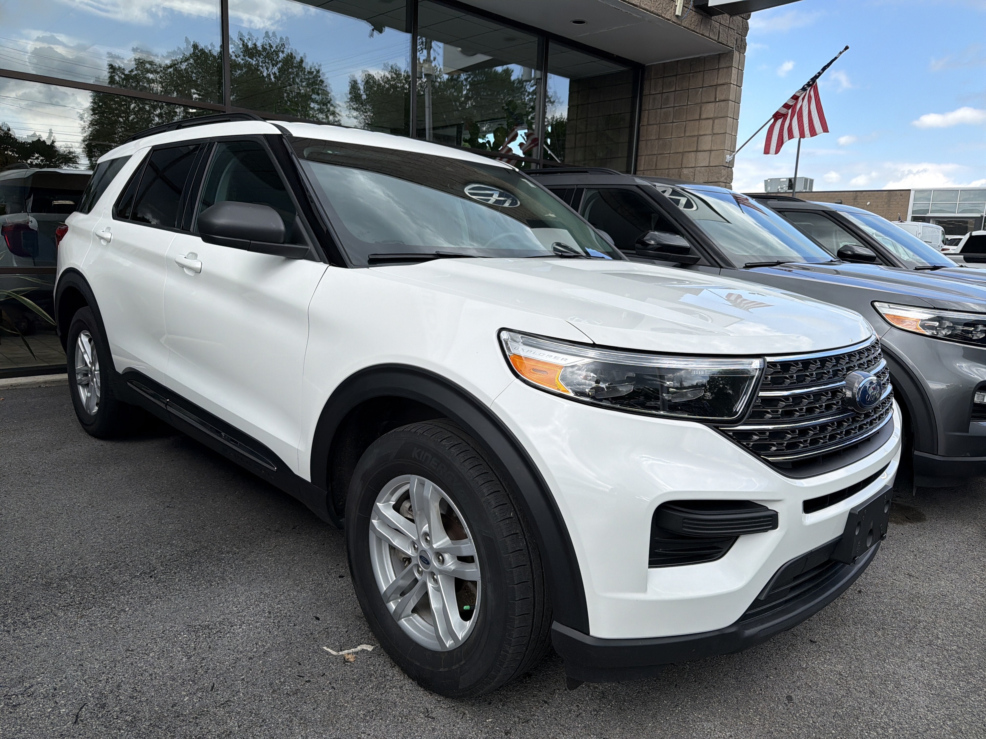 2023 Ford Explorer — side profile view