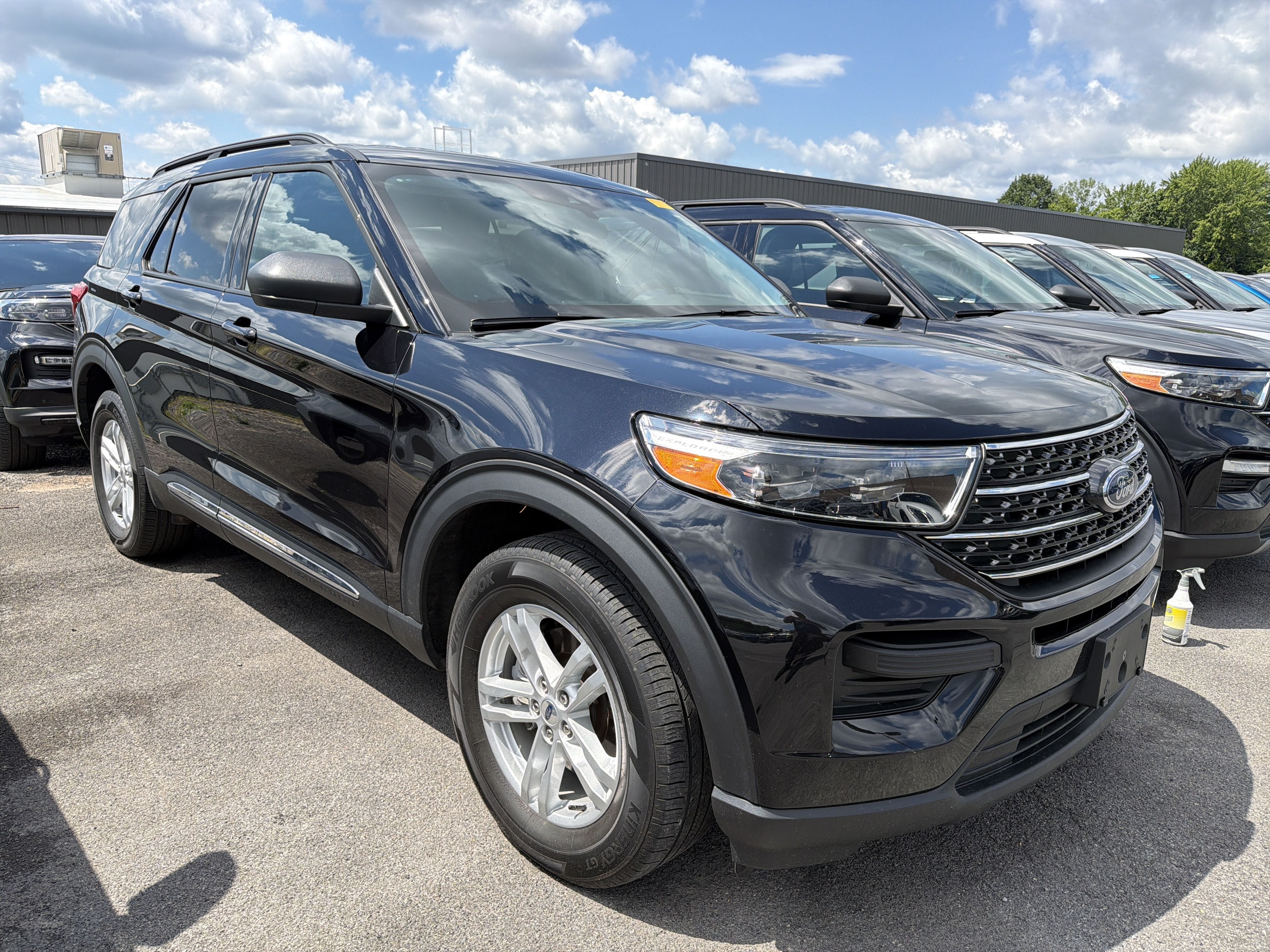 2023 Ford Explorer — side profile view